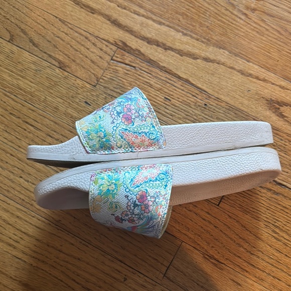 Johnny Was Pool Slide - Picture 3 of 6